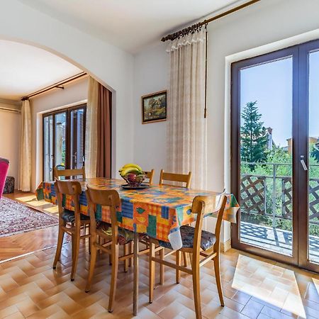 Awesome Apartment In Medulin With Kitchen Exterior foto