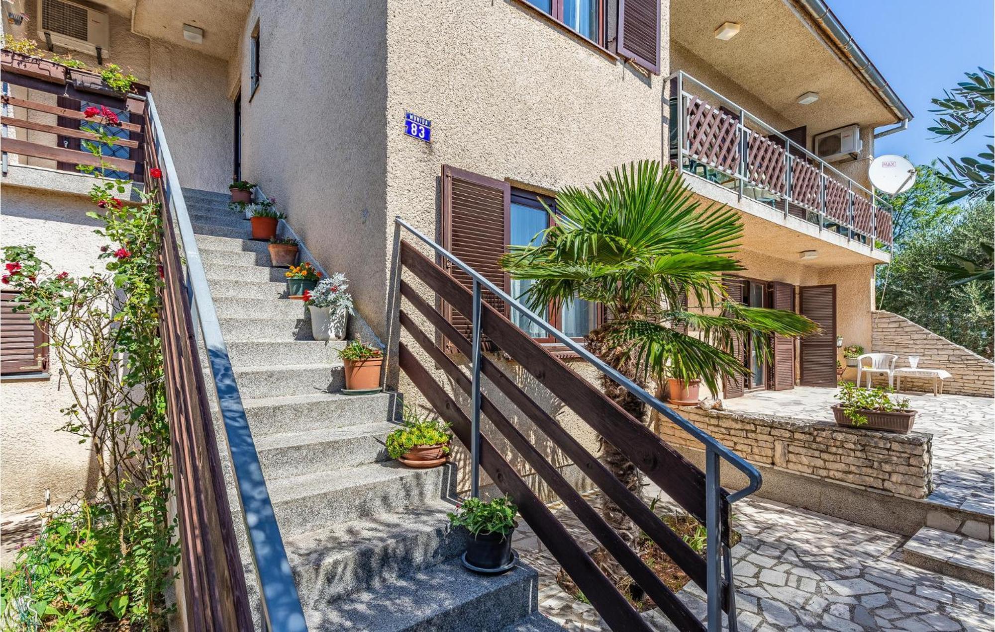 Awesome Apartment In Medulin With Kitchen Exterior foto