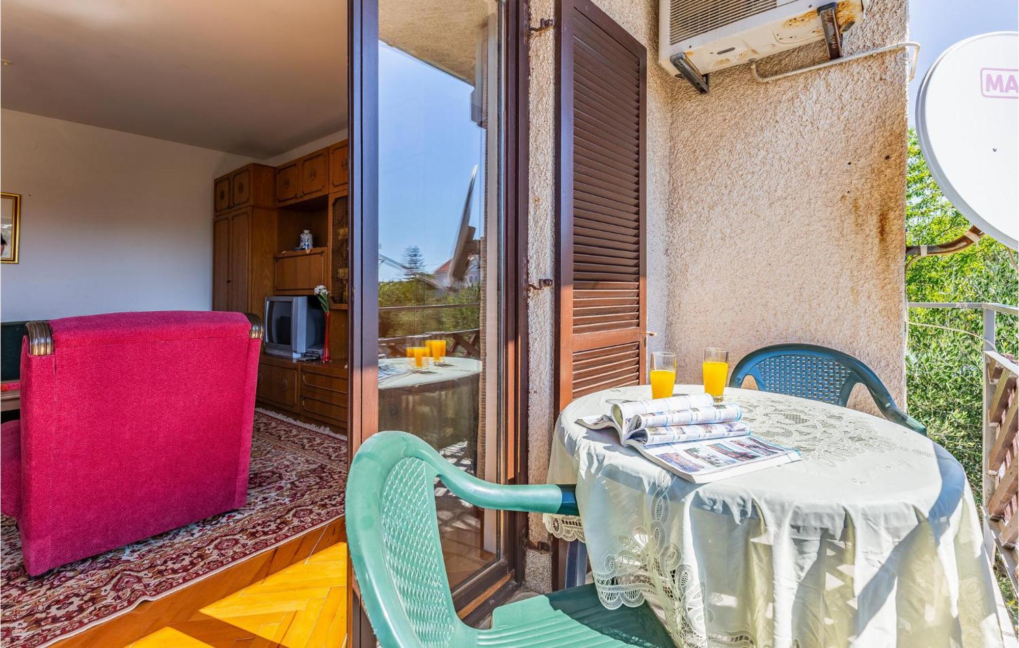 Awesome Apartment In Medulin With Kitchen Exterior foto